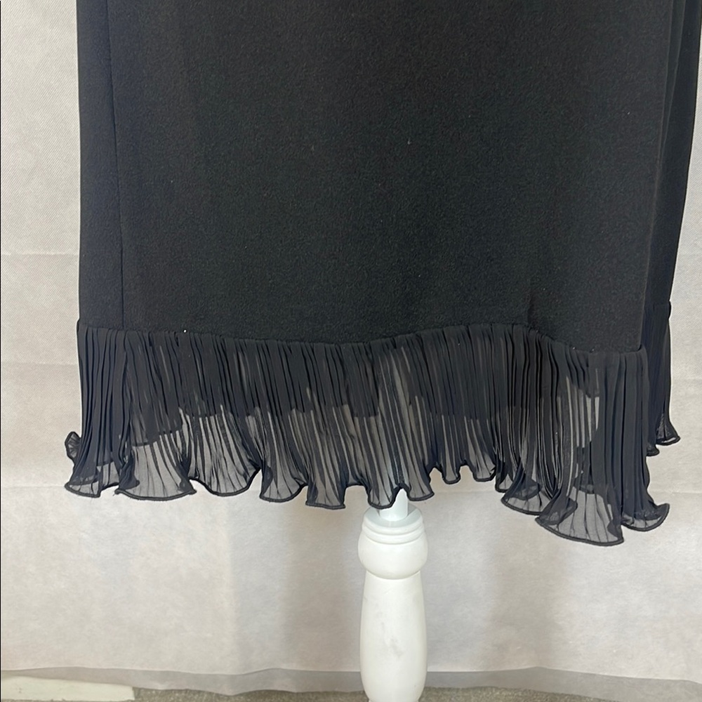 Elegant Black Dress with Pleated Sleeves - Picture 9 of 9